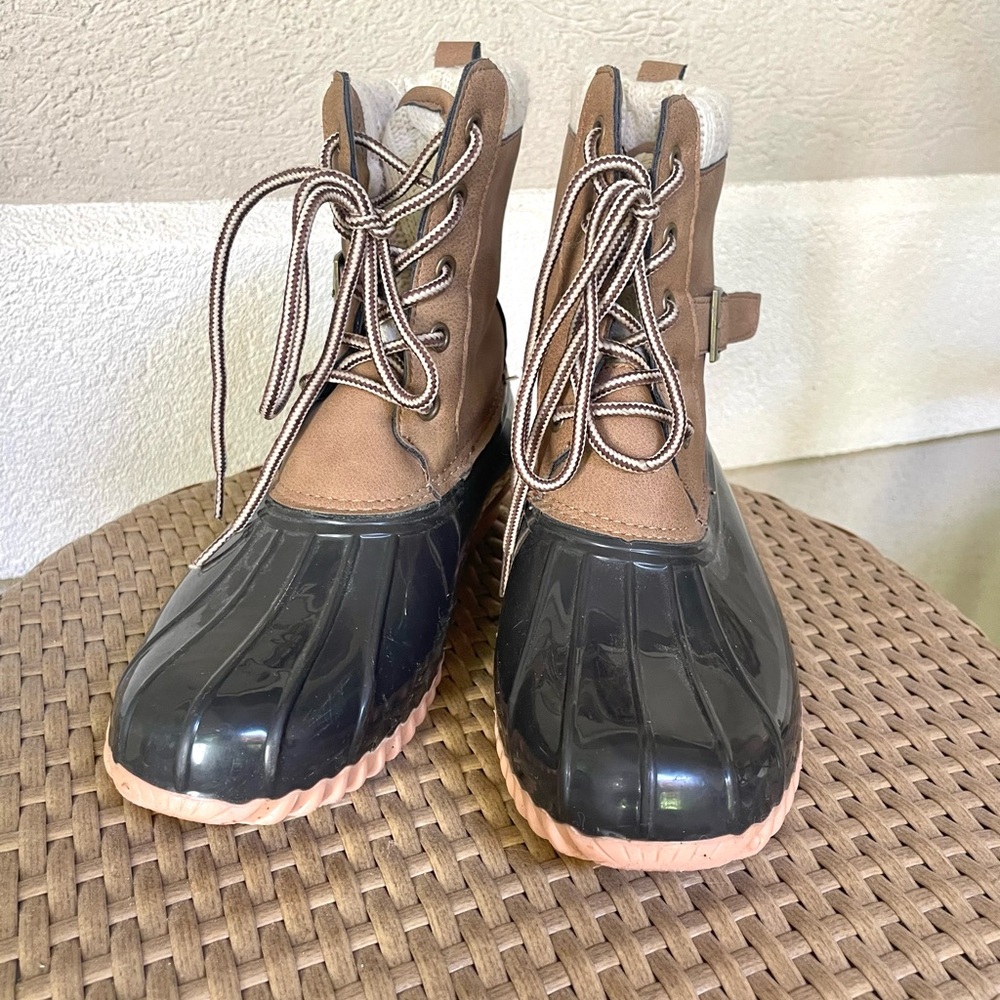 Sporto Brown and Black Duck Boots with knit Trim